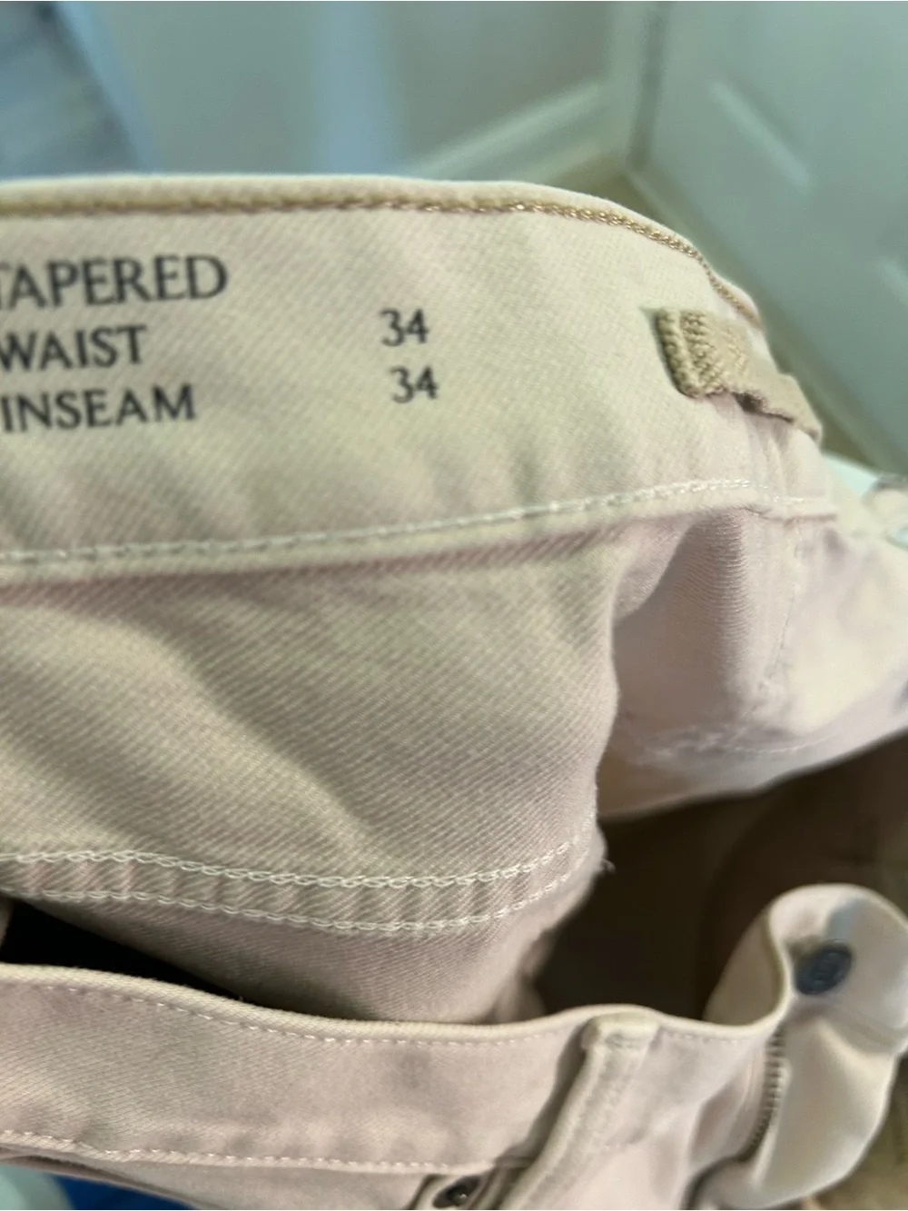 BANANA REPUBLIC the traveler chinos.